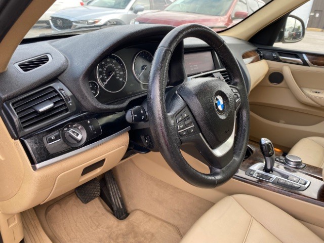 BMW X3 Vehicle Full-screen Gallery Image 09