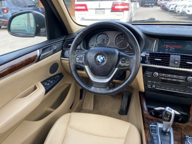 BMW X3 Vehicle Full-screen Gallery Image 12