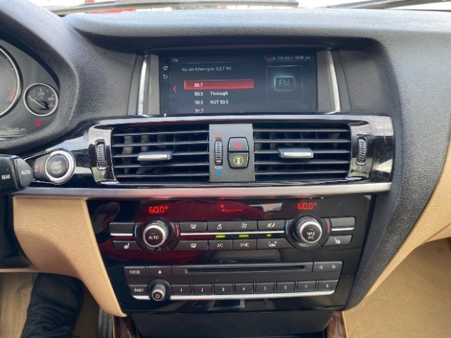 BMW X3 Vehicle Full-screen Gallery Image 13