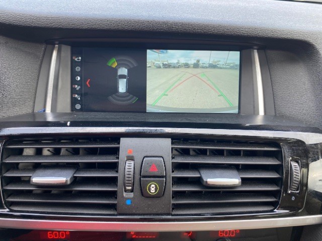 BMW X3 Vehicle Full-screen Gallery Image 15