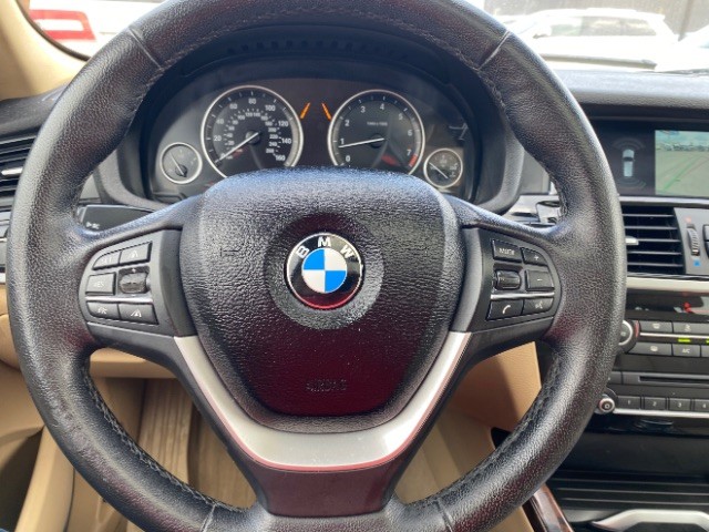 BMW X3 Vehicle Full-screen Gallery Image 16