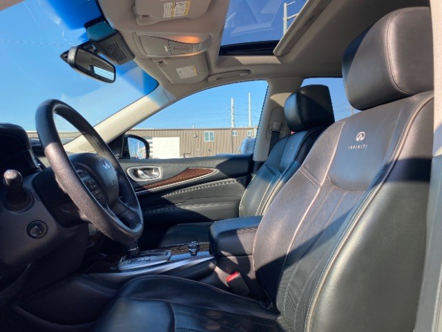 INFINITI JX35 Vehicle Full-screen Gallery Image 09