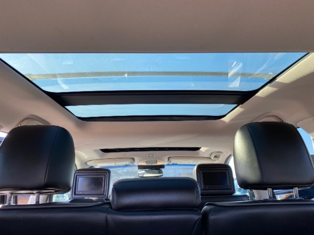 INFINITI JX35 Vehicle Full-screen Gallery Image 12