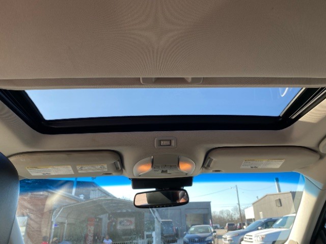 INFINITI JX35 Vehicle Full-screen Gallery Image 13