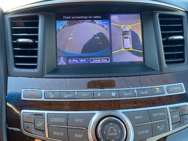 INFINITI JX35 Vehicle Full-screen Gallery Image 17