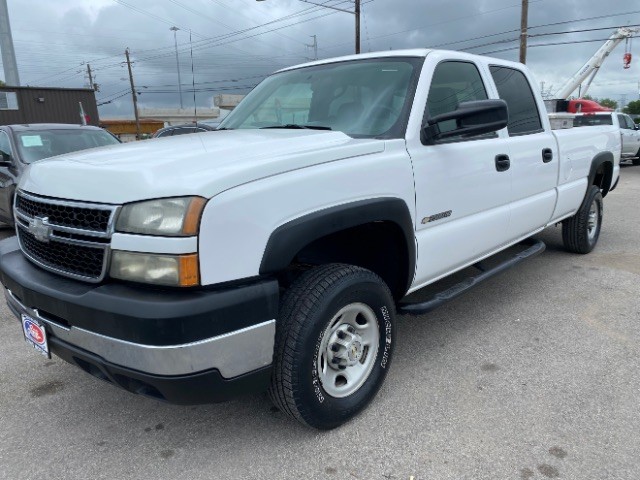 Chevrolet Silverado 2500HD Vehicle Full-screen Gallery Image 03