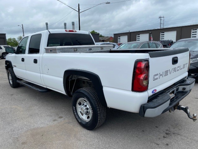 Chevrolet Silverado 2500HD Vehicle Full-screen Gallery Image 04