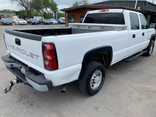 Chevrolet Silverado 2500HD Vehicle Full-screen Gallery Image 05