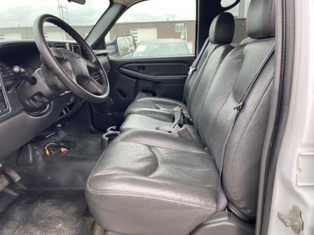 Chevrolet Silverado 2500HD Vehicle Full-screen Gallery Image 08