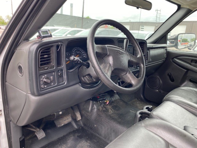 Chevrolet Silverado 2500HD Vehicle Full-screen Gallery Image 09