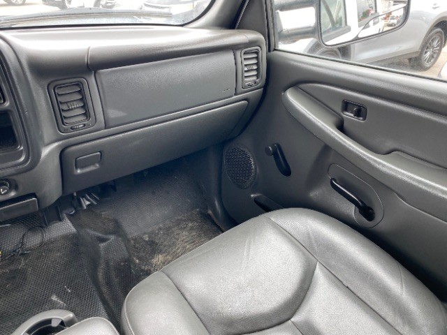 Chevrolet Silverado 2500HD Vehicle Full-screen Gallery Image 10