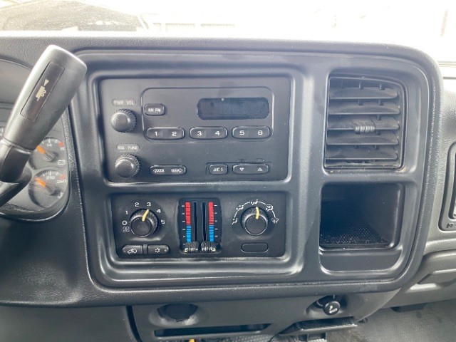 Chevrolet Silverado 2500HD Vehicle Full-screen Gallery Image 12