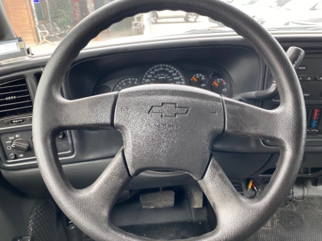 Chevrolet Silverado 2500HD Vehicle Full-screen Gallery Image 13