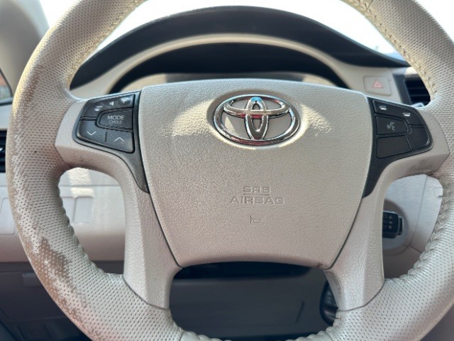 Toyota Sienna Vehicle Full-screen Gallery Image 13