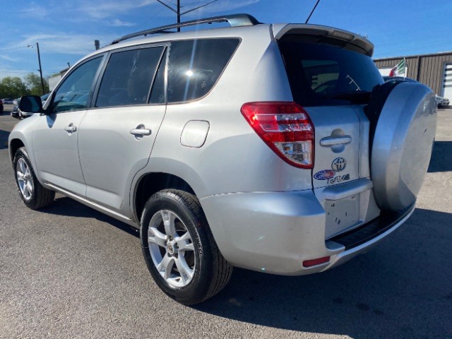 Toyota RAV4 Vehicle Full-screen Gallery Image 04