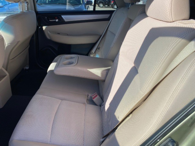 Subaru Outback Vehicle Full-screen Gallery Image 06