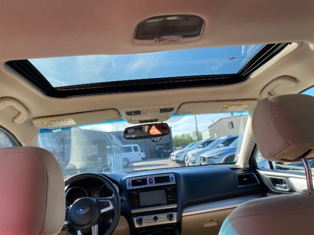 Subaru Outback Vehicle Full-screen Gallery Image 11