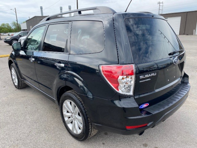 Subaru Forester Vehicle Full-screen Gallery Image 04