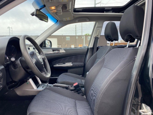 Subaru Forester Vehicle Full-screen Gallery Image 08