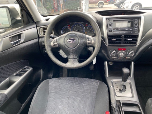 Subaru Forester Vehicle Full-screen Gallery Image 11