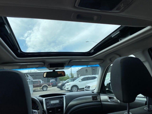 Subaru Forester Vehicle Full-screen Gallery Image 12