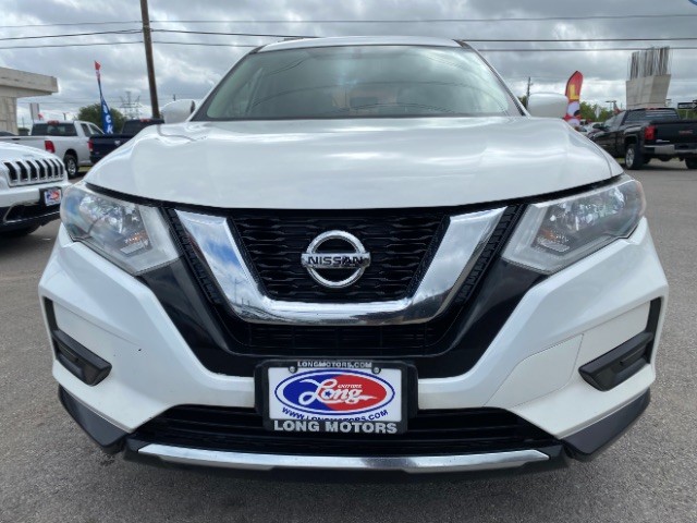 Nissan Rogue Vehicle Full-screen Gallery Image 02