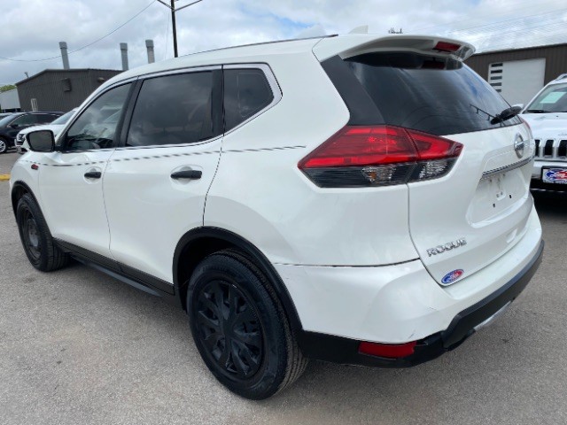 Nissan Rogue Vehicle Full-screen Gallery Image 04