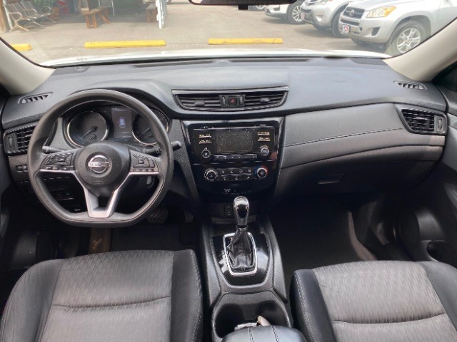 Nissan Rogue Vehicle Full-screen Gallery Image 06