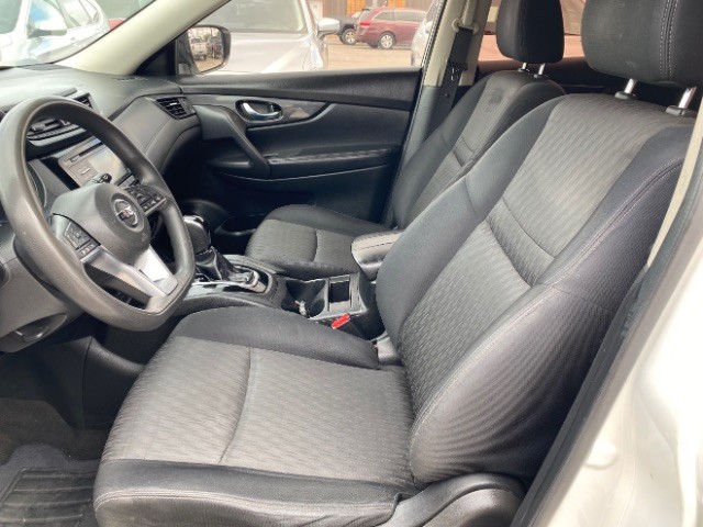 Nissan Rogue Vehicle Full-screen Gallery Image 08