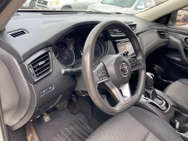 Nissan Rogue Vehicle Full-screen Gallery Image 09