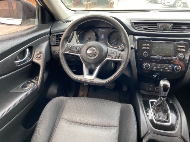 Nissan Rogue Vehicle Full-screen Gallery Image 11