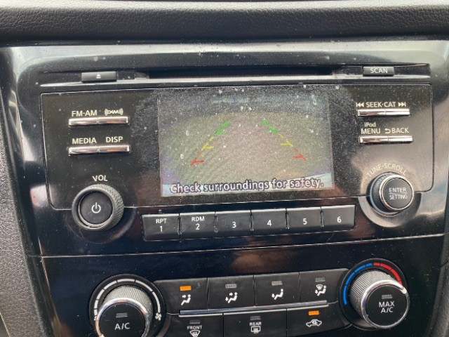 Nissan Rogue Vehicle Full-screen Gallery Image 13