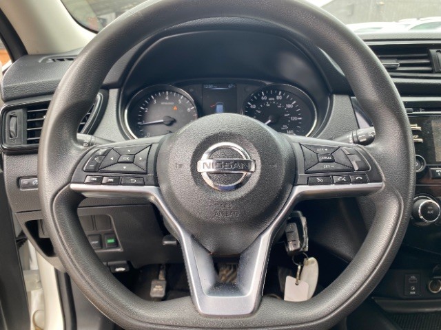 Nissan Rogue Vehicle Full-screen Gallery Image 14