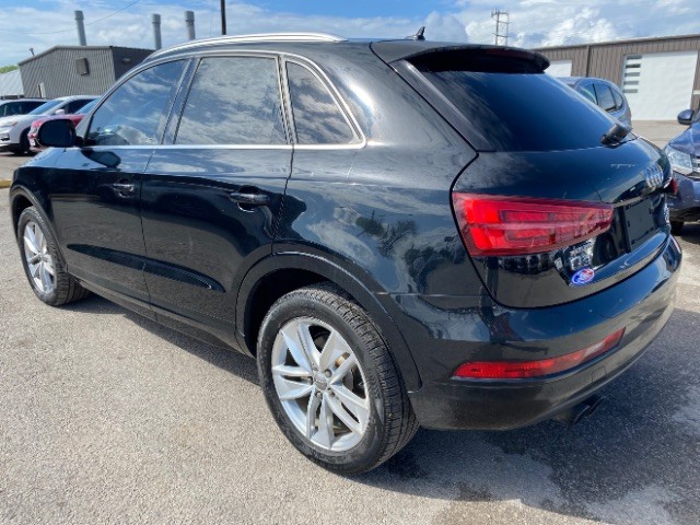 Audi Q3 Vehicle Full-screen Gallery Image 04