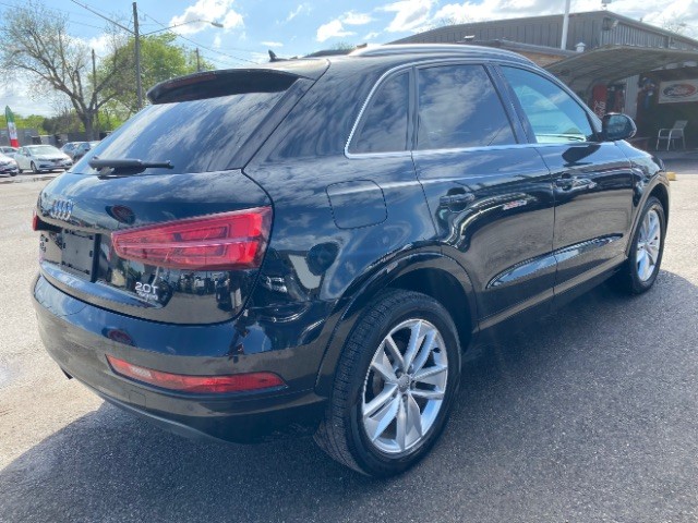 Audi Q3 Vehicle Full-screen Gallery Image 05