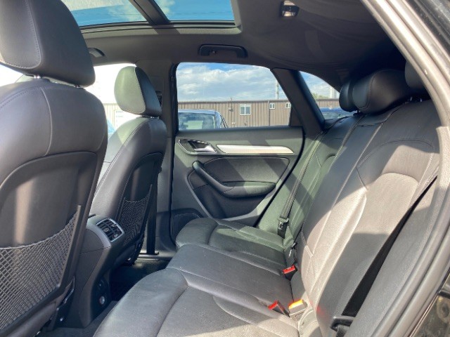 Audi Q3 Vehicle Full-screen Gallery Image 07