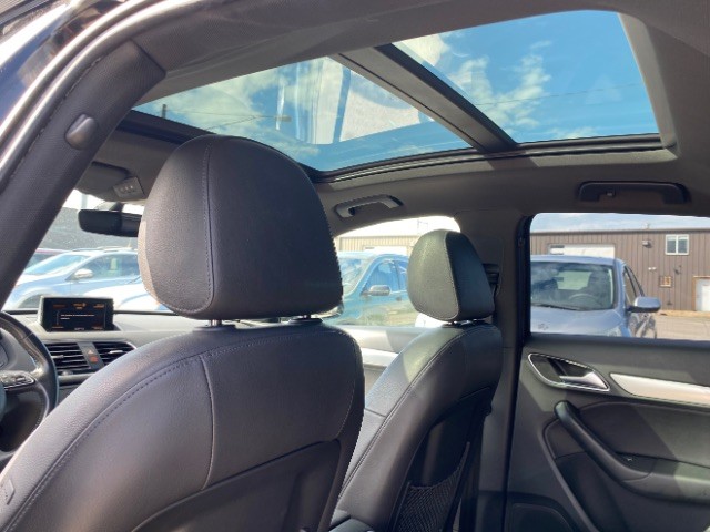 Audi Q3 Vehicle Full-screen Gallery Image 08