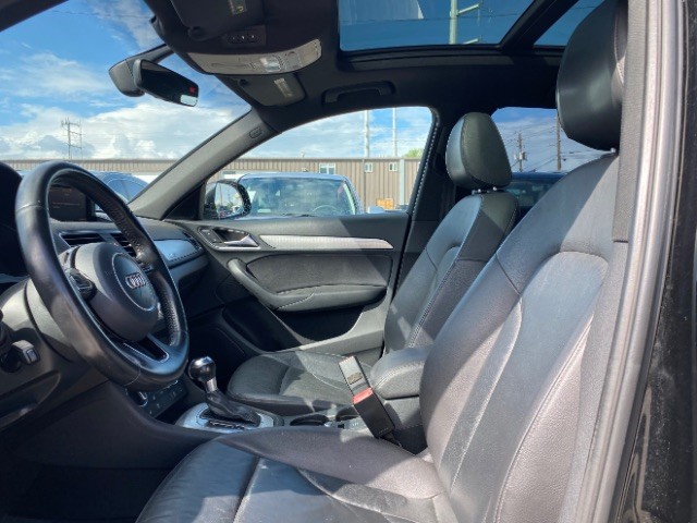 Audi Q3 Vehicle Full-screen Gallery Image 09