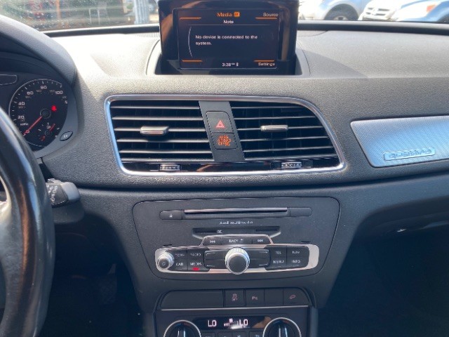 Audi Q3 Vehicle Full-screen Gallery Image 14