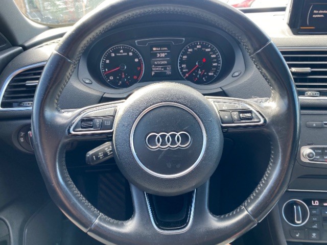 Audi Q3 Vehicle Full-screen Gallery Image 15