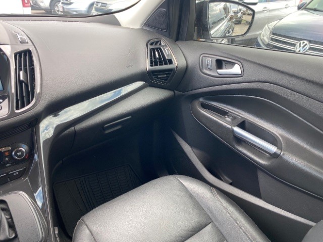 Ford Escape Vehicle Full-screen Gallery Image 10