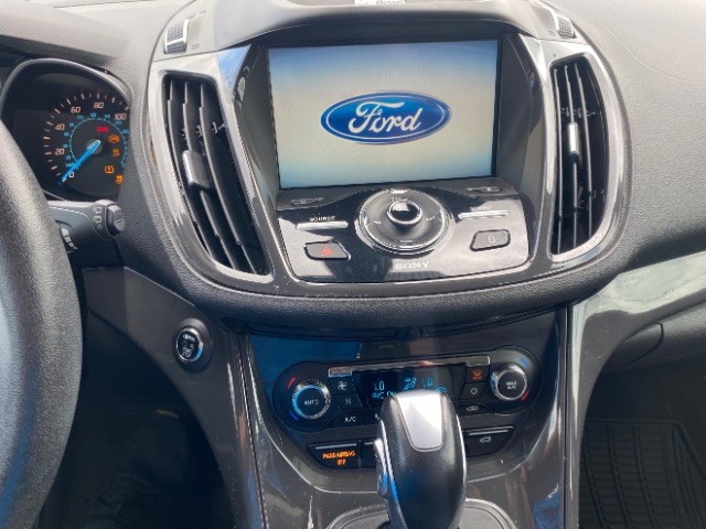 Ford Escape Vehicle Full-screen Gallery Image 12