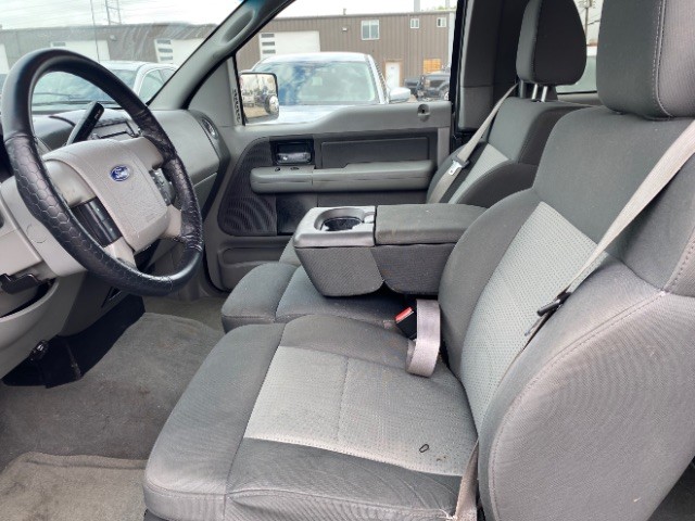 Ford F-150 Vehicle Full-screen Gallery Image 08