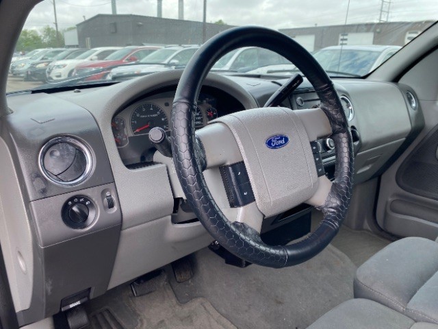 Ford F-150 Vehicle Full-screen Gallery Image 09