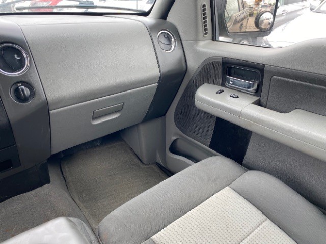 Ford F-150 Vehicle Full-screen Gallery Image 10