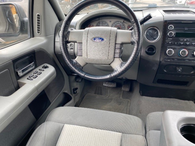 Ford F-150 Vehicle Full-screen Gallery Image 11