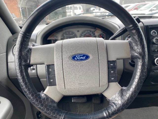 Ford F-150 Vehicle Full-screen Gallery Image 13