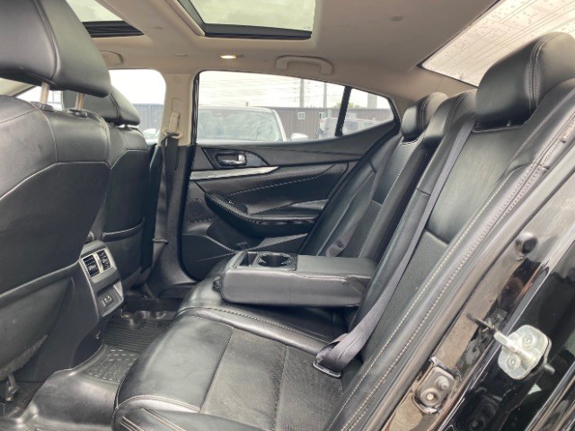 Nissan Maxima Vehicle Full-screen Gallery Image 07