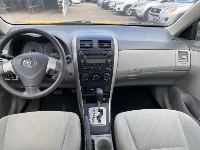 Toyota Corolla Vehicle Full-screen Gallery Image 06