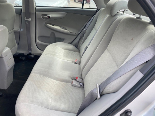 Toyota Corolla Vehicle Full-screen Gallery Image 07